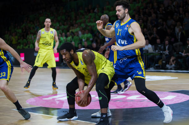 秀的表现走 秀的表现走