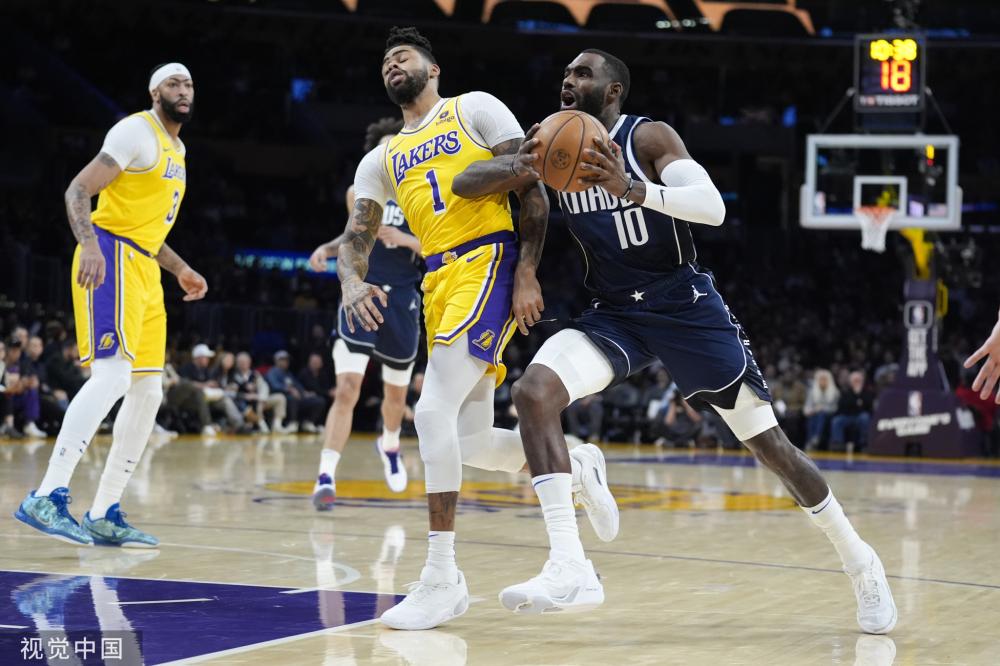 在对阵西部 在对阵西部