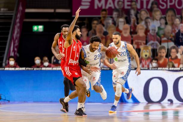 尽管范尼曾 尽管范尼曾